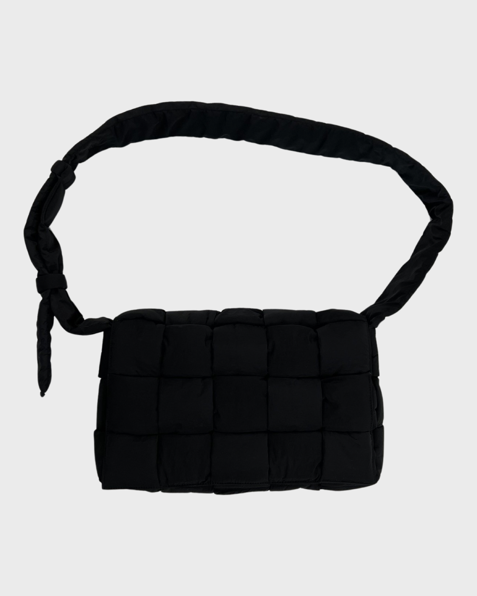 ショルダーバッグ BOTTEGA VENETA  bag in woven nylon Bottega Veneta large padded cassette intrecciato woven nylon