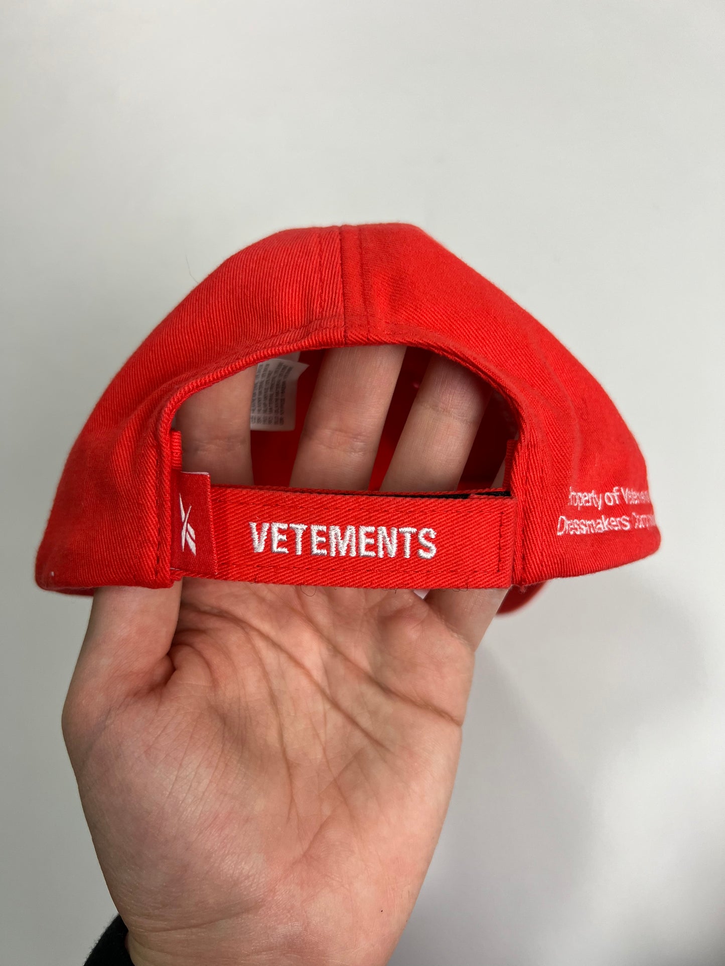 Vetements SS20 runway For Rent Cap Hat in red SZ:OS