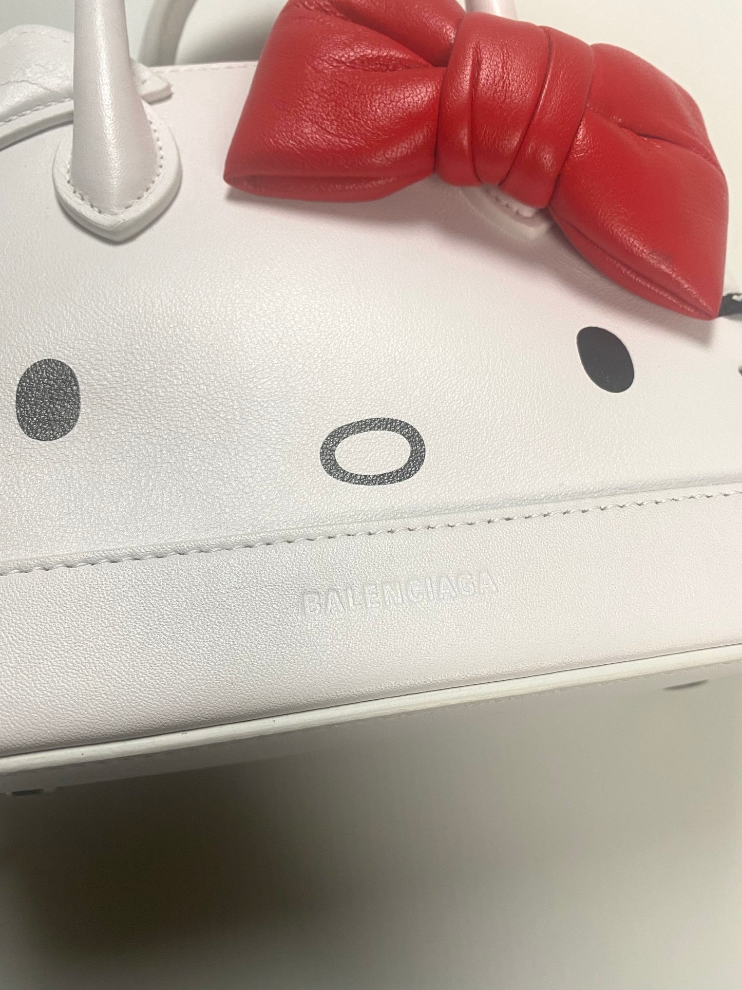 Balenciaga SS20 white hello kitty bag SZ:S