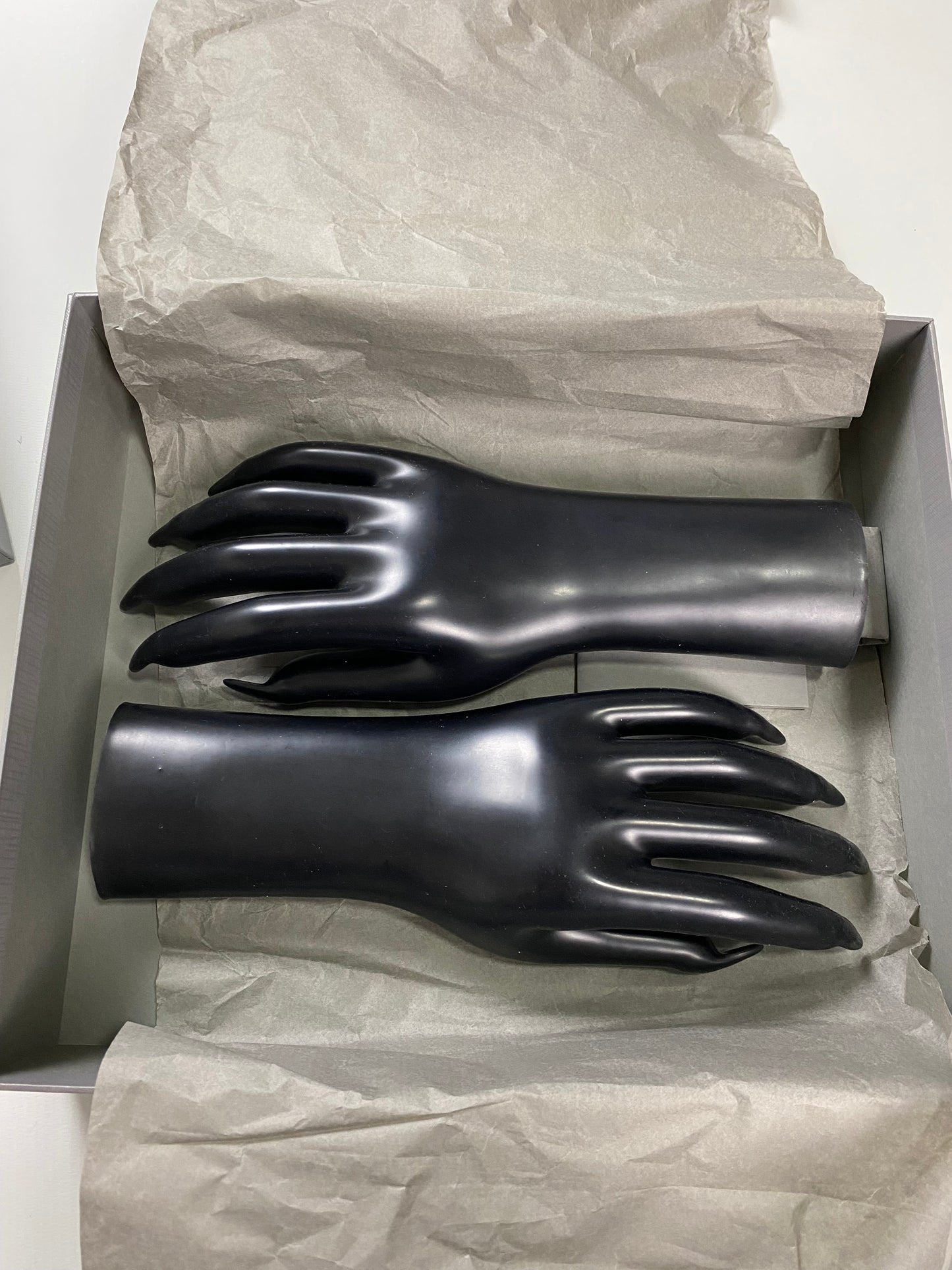 Balenciaga SS23 fetish gloves short version SZ:OS