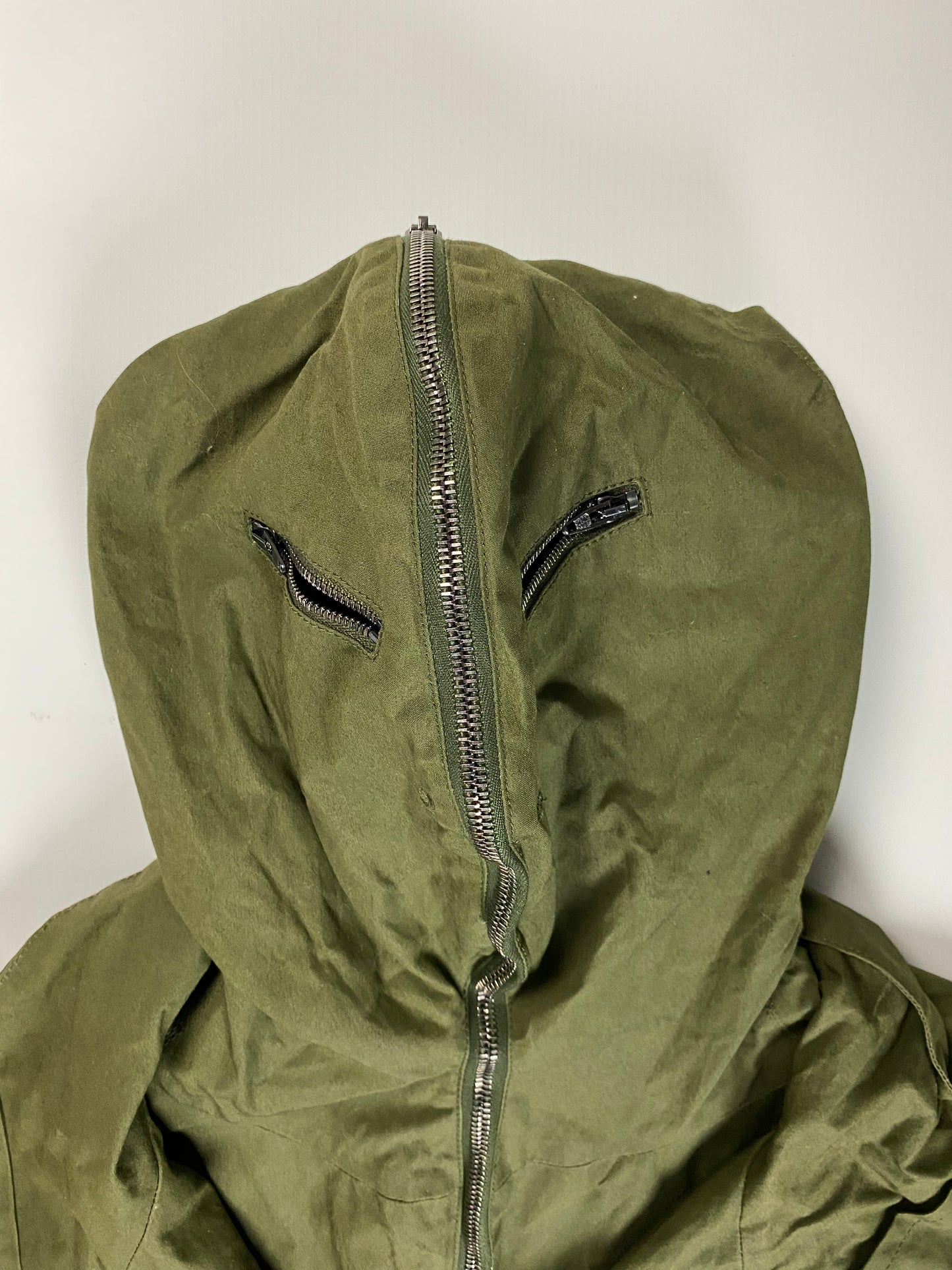 Vetements SS19 runway military gimp mask parka in olive green SZ:M|XL