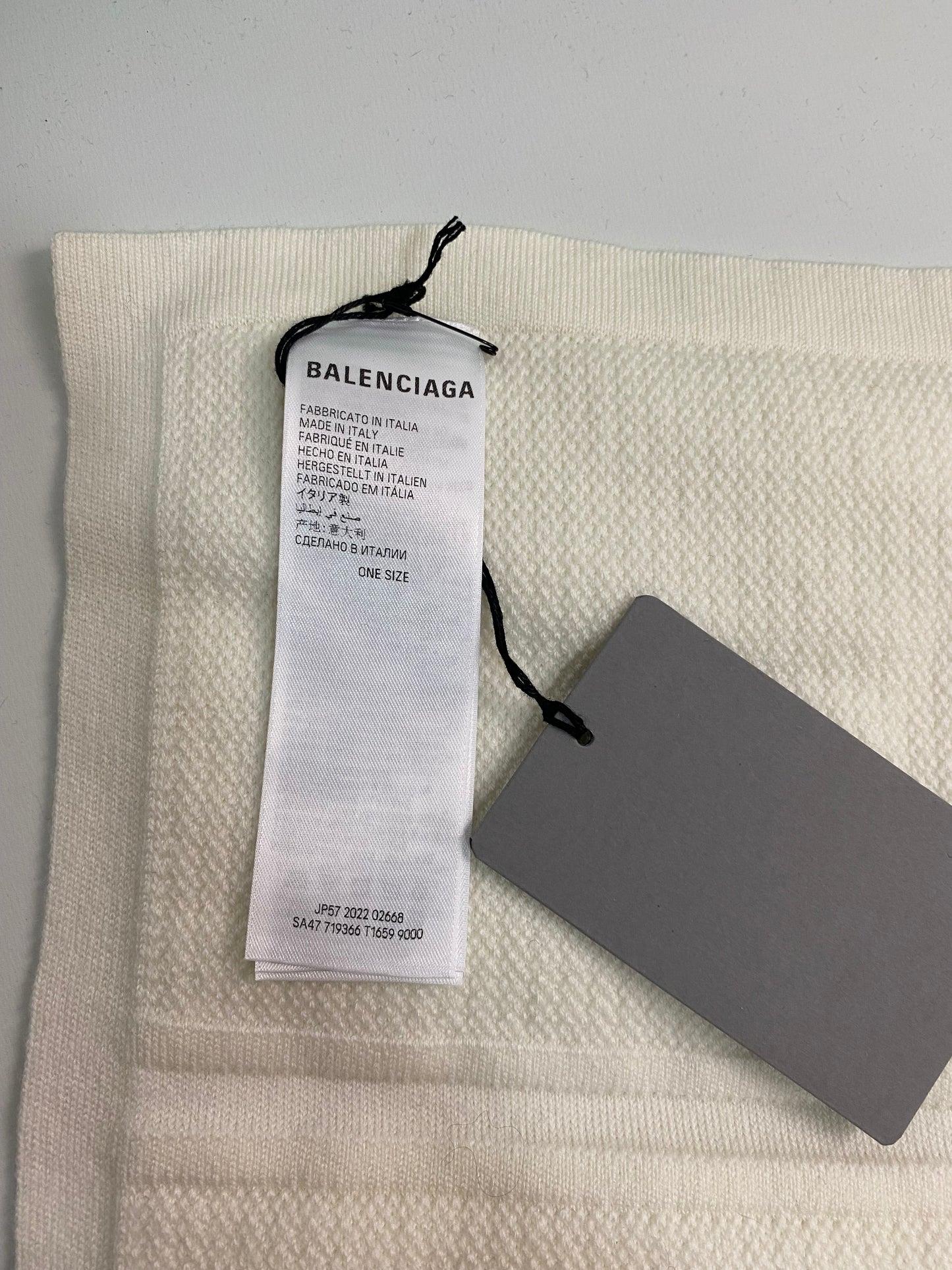 Balenciaga AW22 360° snowstorm show runway cashmere towel cape white SZ:OS