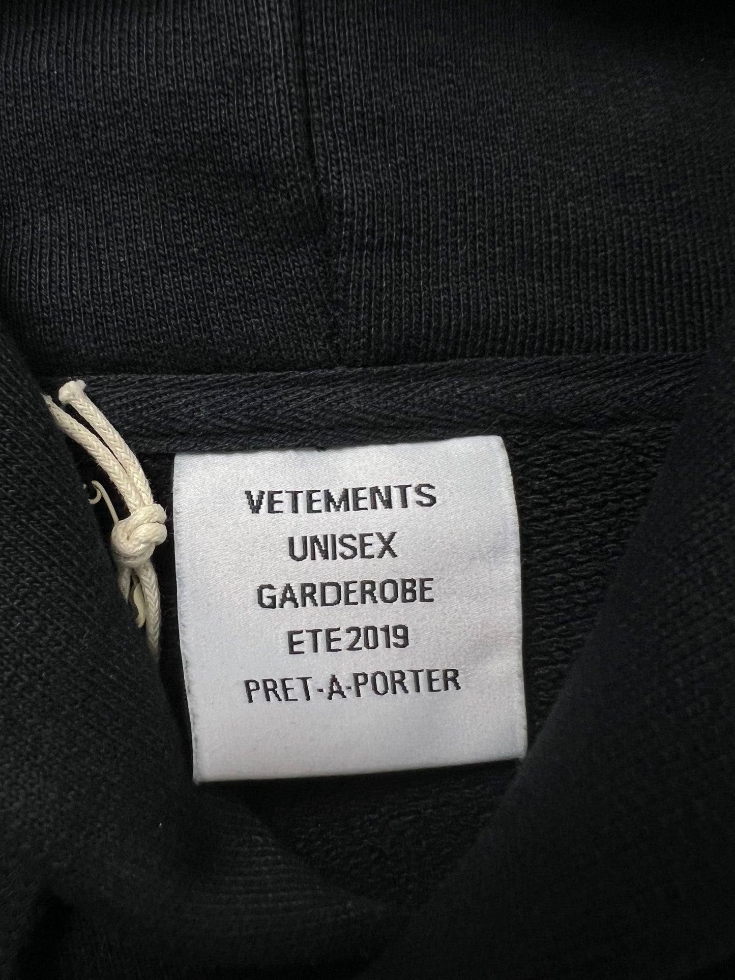 Vetements SS19 distressed target Hoodie in black SZ:M