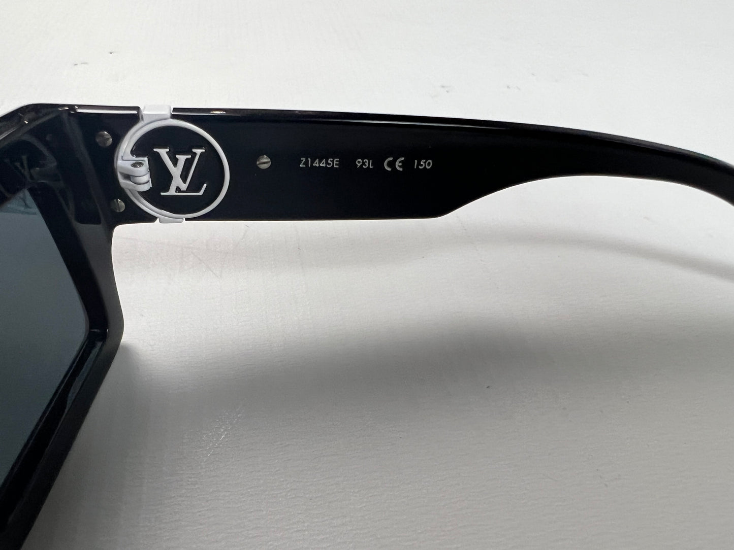 Louis Vuitton SS21 runway distorted Sunglasses all black SZ:OS