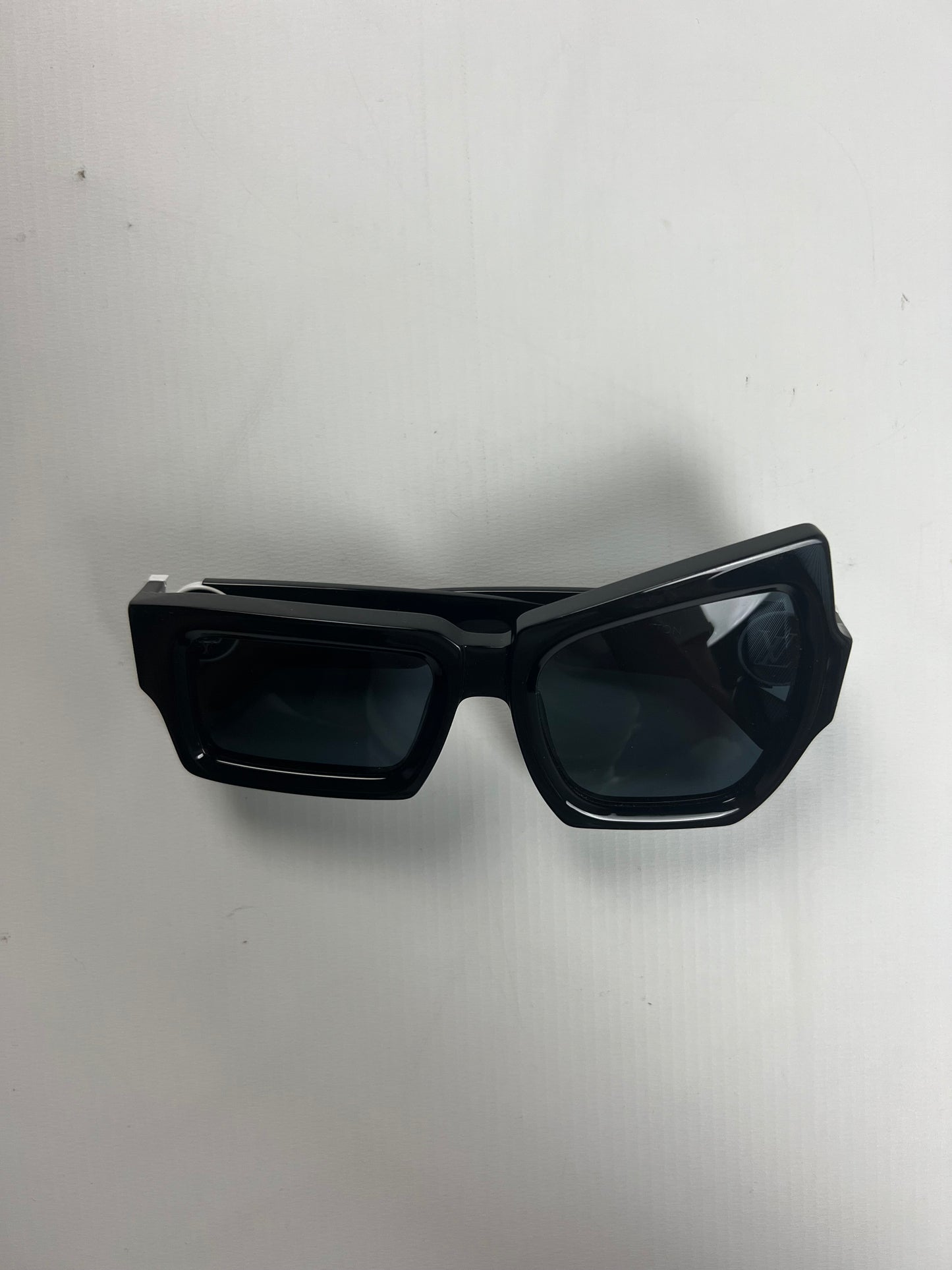 Louis Vuitton SS21 runway distorted Sunglasses all black SZ:OS