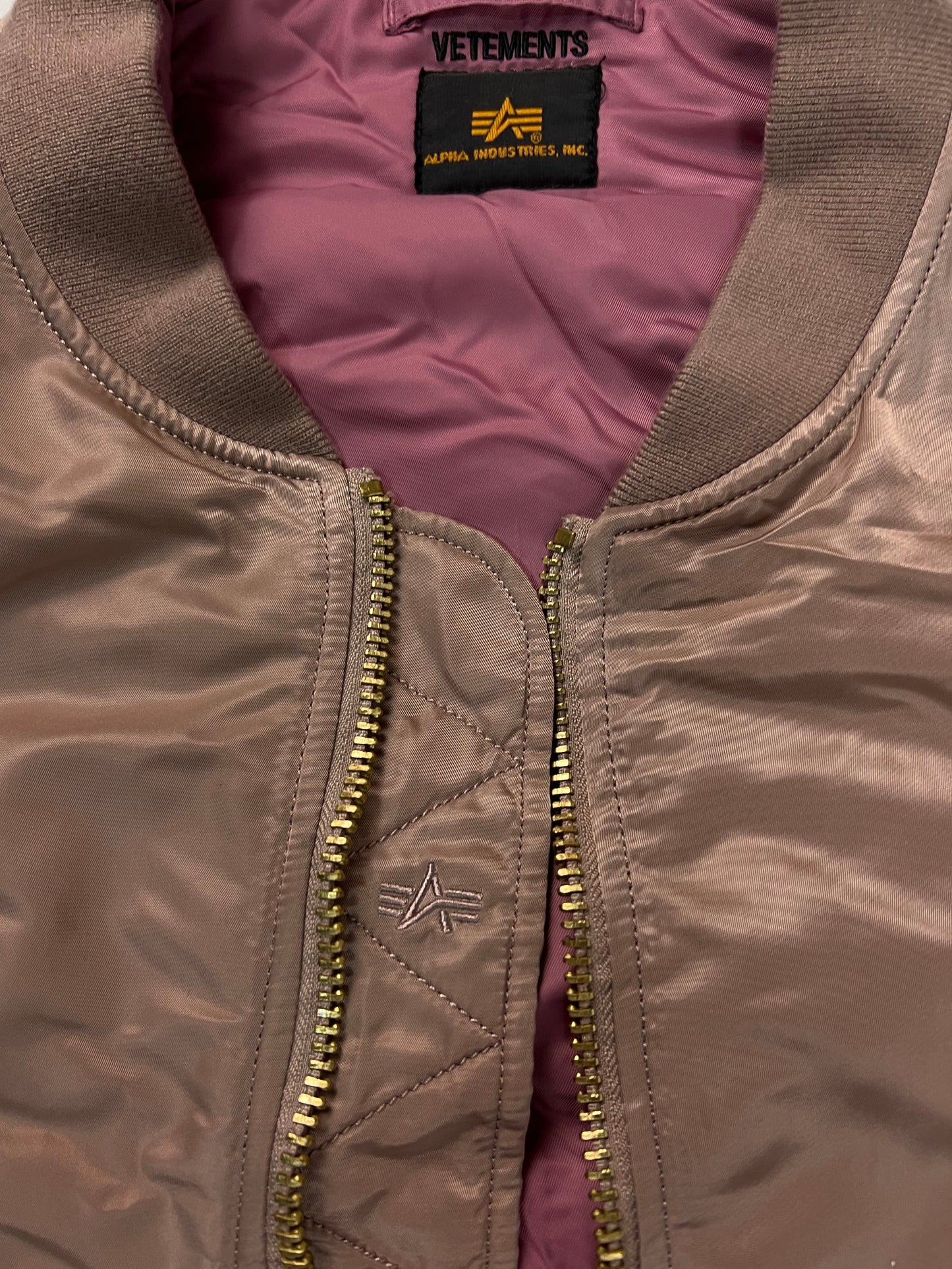 Vetements AW17 oversized reversible MA1 Bomber jacket in pink SZ:XS