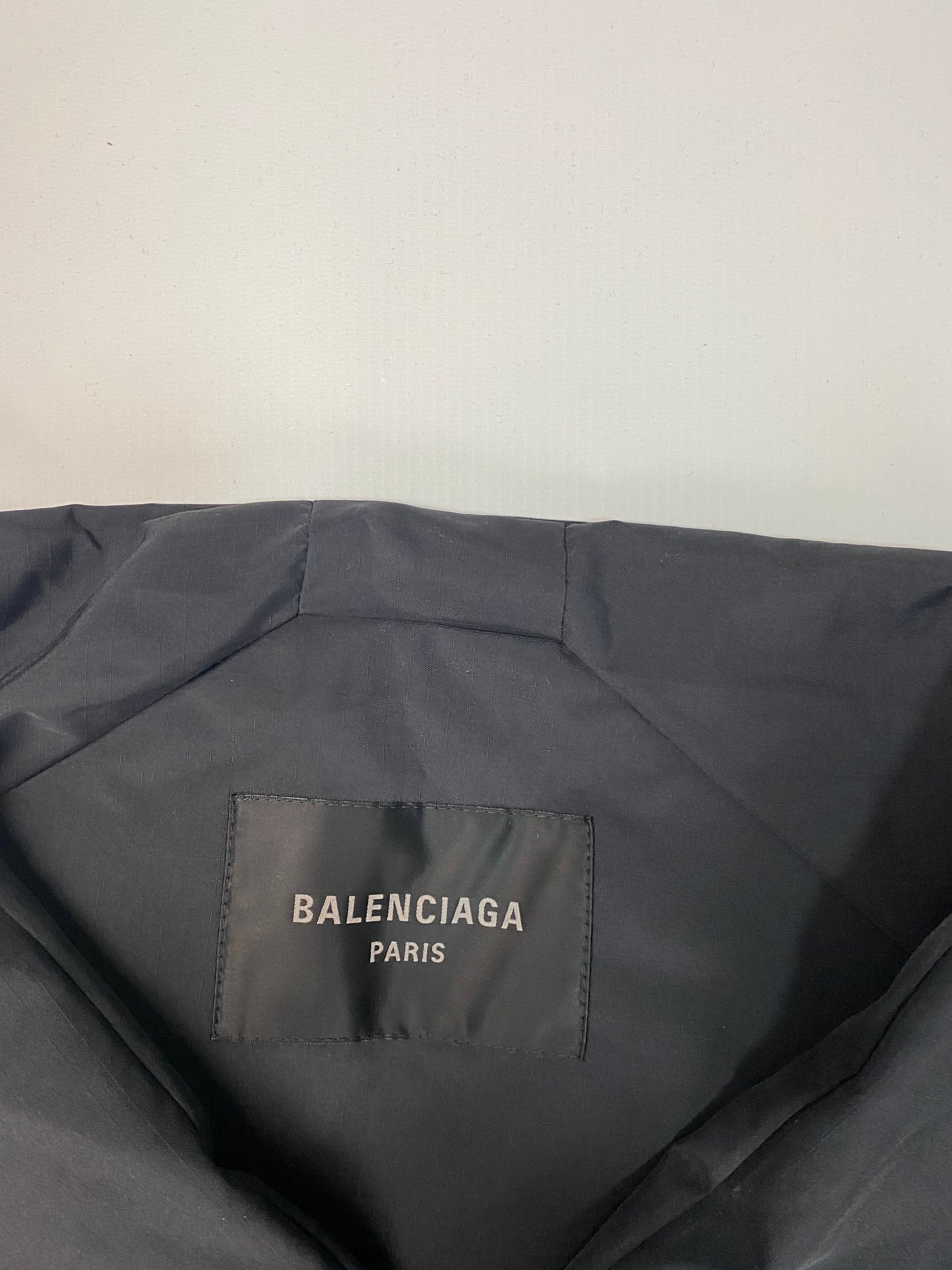 Balenciaga AW22 360° show runway puffer scarf blanket SZ:OS