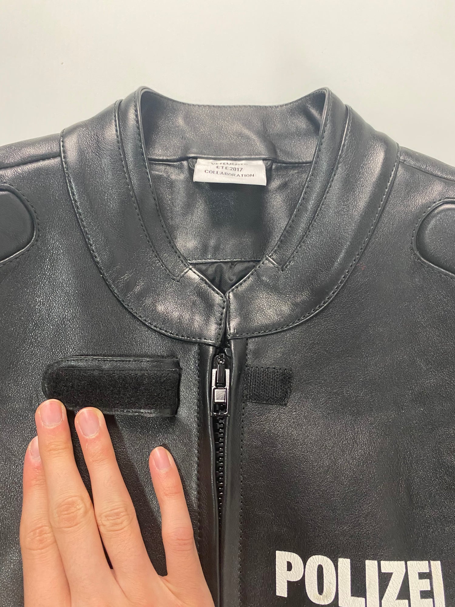 Vetements SS17 runway Polizei moto racing leather jacket in black SZ:S –  Bankofgrails