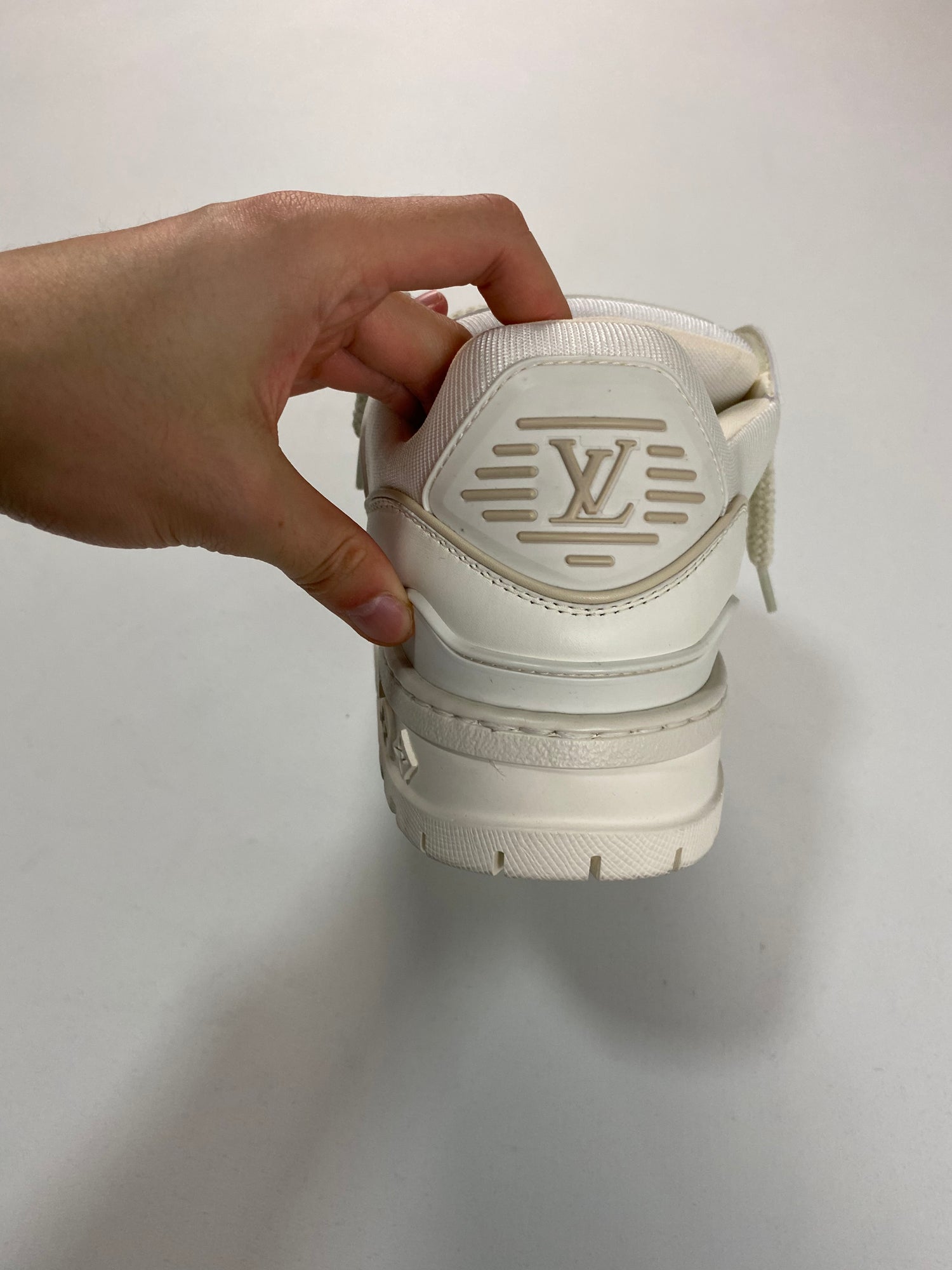 LV AW22 Maxi Trainer sneakers in all white SZ LV7 Bankofgrails