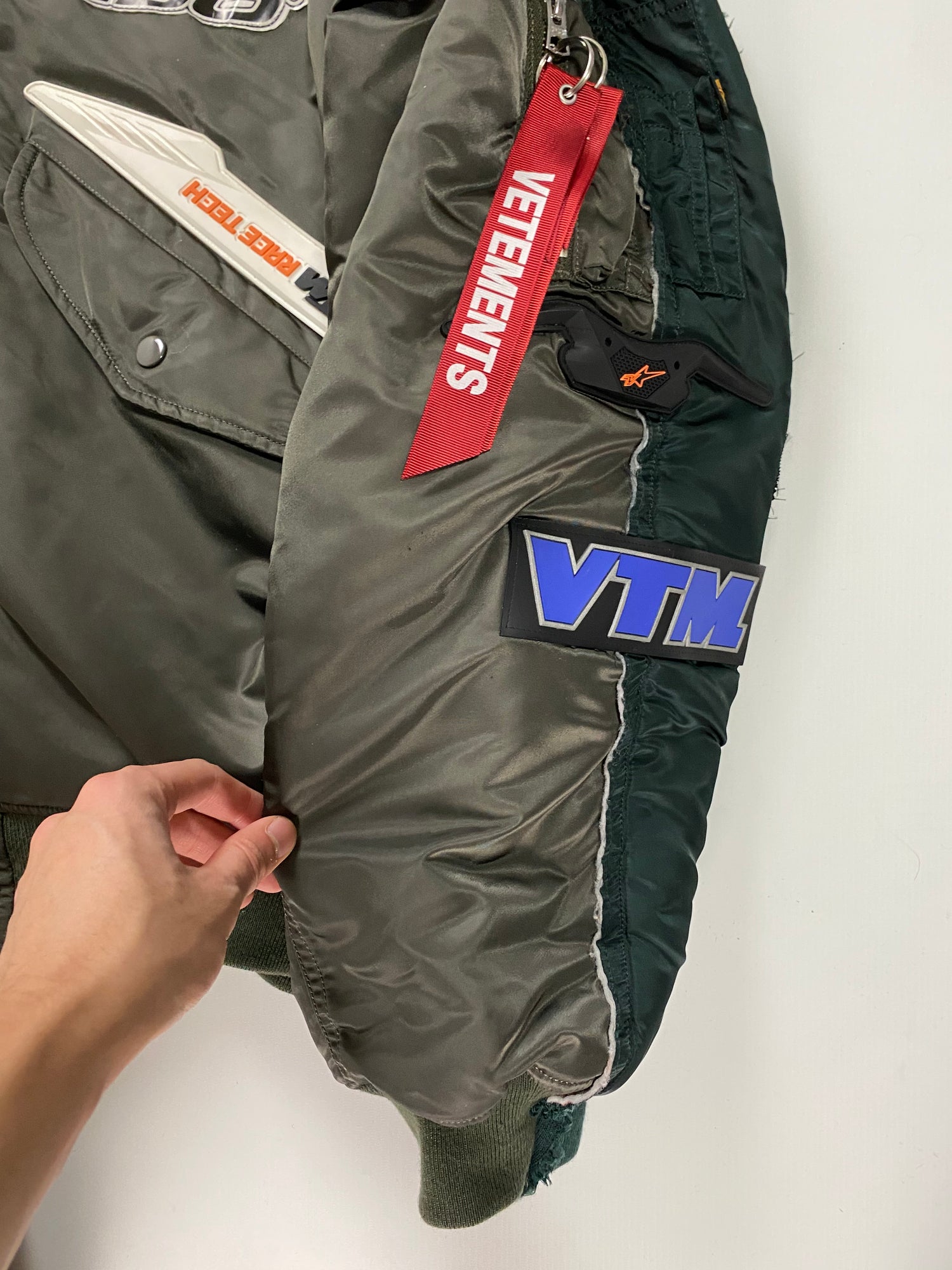 Vetements AW18 moto racing MA1 bomber jacket SZ:L – Bankofgrails
