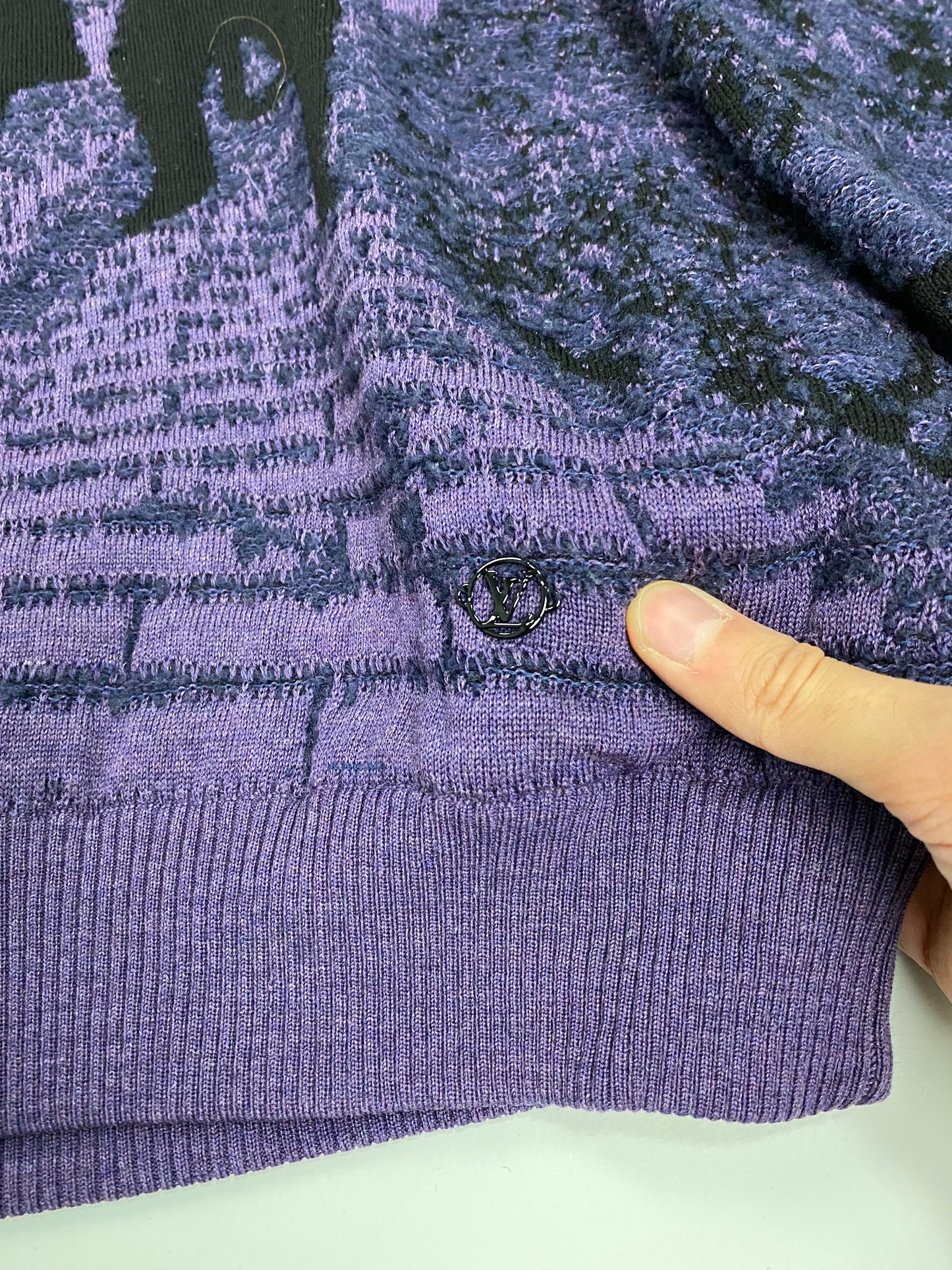 LV SS19 runway brick road sweater in purple SIZE:S|L